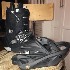 Brand new, never worn Women’s 8 Burton Step On’s.